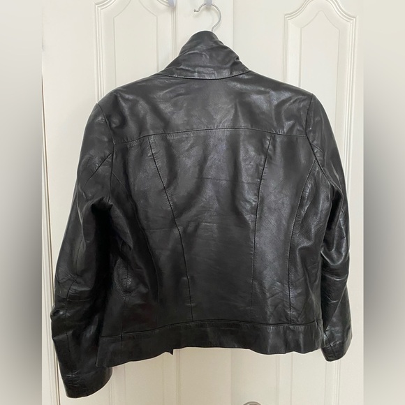 Perfectly worn in black leather jacket - Picture 5 of 5